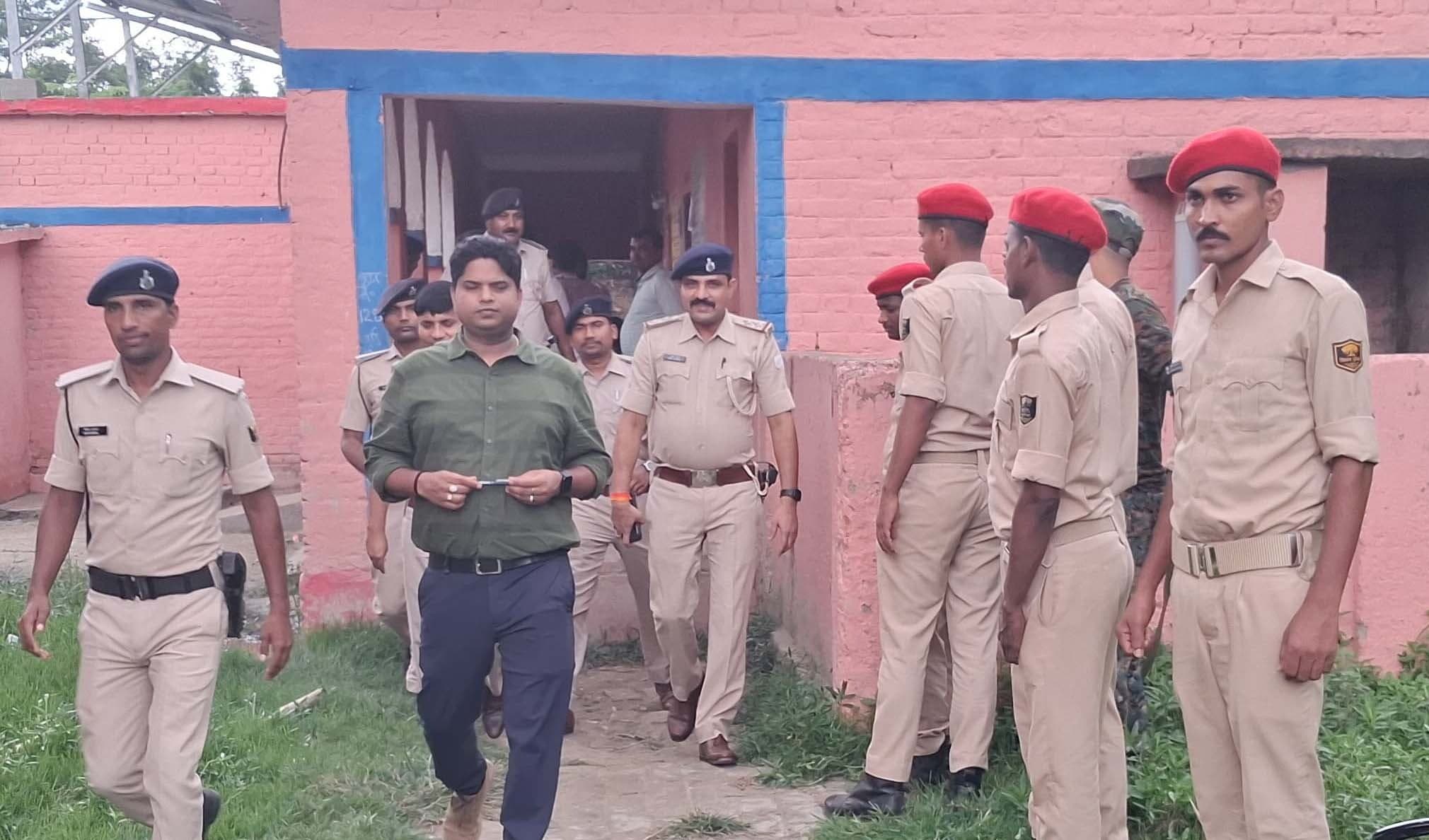 लक्ष्मीपुर छर्रापटी पंचायत में मतदान में महिलाएं रहीं आगे