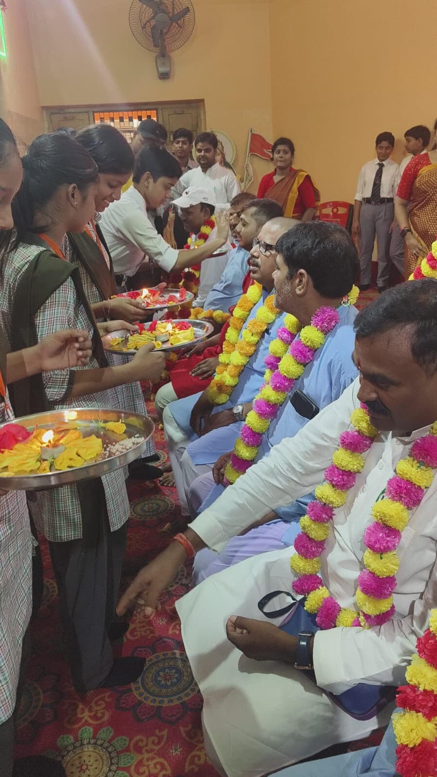 Samastipur : एसडीएसवीएम में गुरु सम्मान समारोह का आयोजन