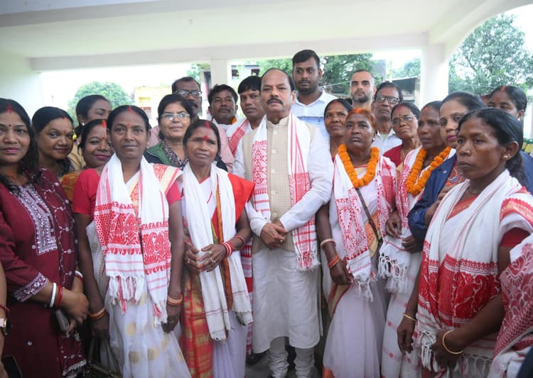 Ranchi news : विदेशी धर्म के दबाव में सरकार नहीं लागू कर रही पेसा कानून : रघुवर