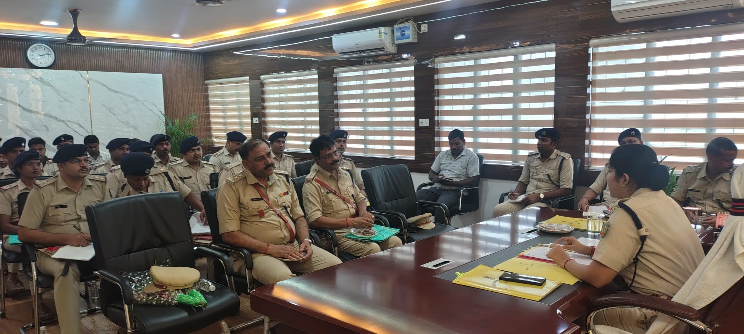 अवैध खनन, परिवहन व भंडारण पर पूर्णतः लगायें रोक : एसपी