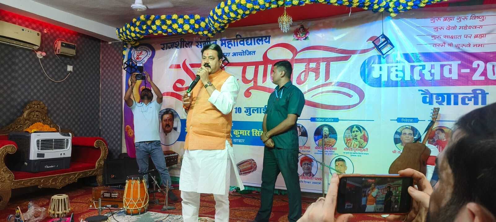 hajipur news. अभिषेक पुष्करणी के सौंदर्यीकरण का काम इसी माह होगा शुरू : पर्यटन मंत्री