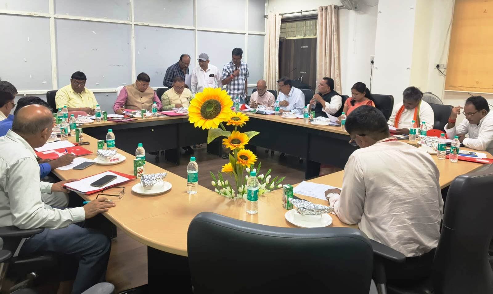 सिंडिकेट बैठक में कई मुद्दों पर हुई चर्चा, कई प्रस्तावों को मिली सहमति