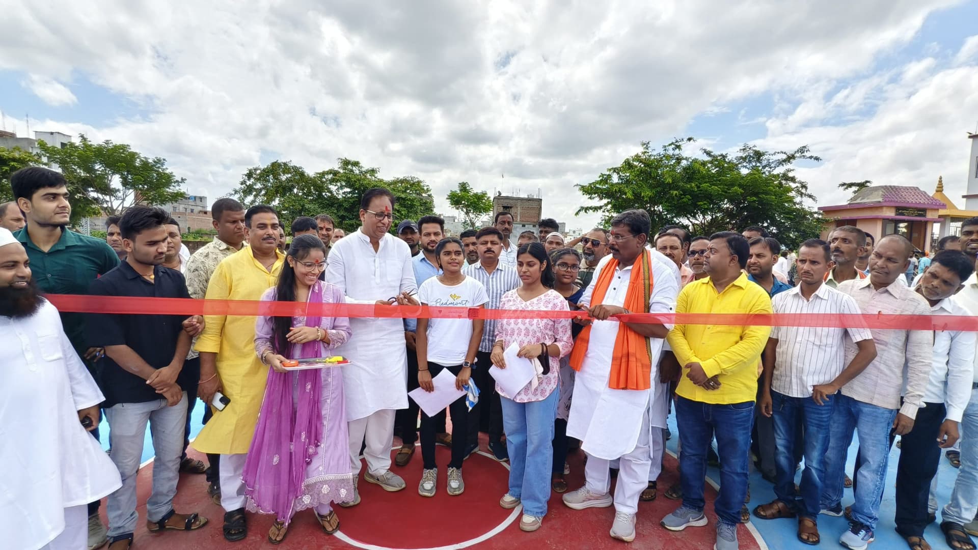 Motihari: प्रखंड के आठ पंचायतों में बने खेल मैदान का हुआ उद्घाटन