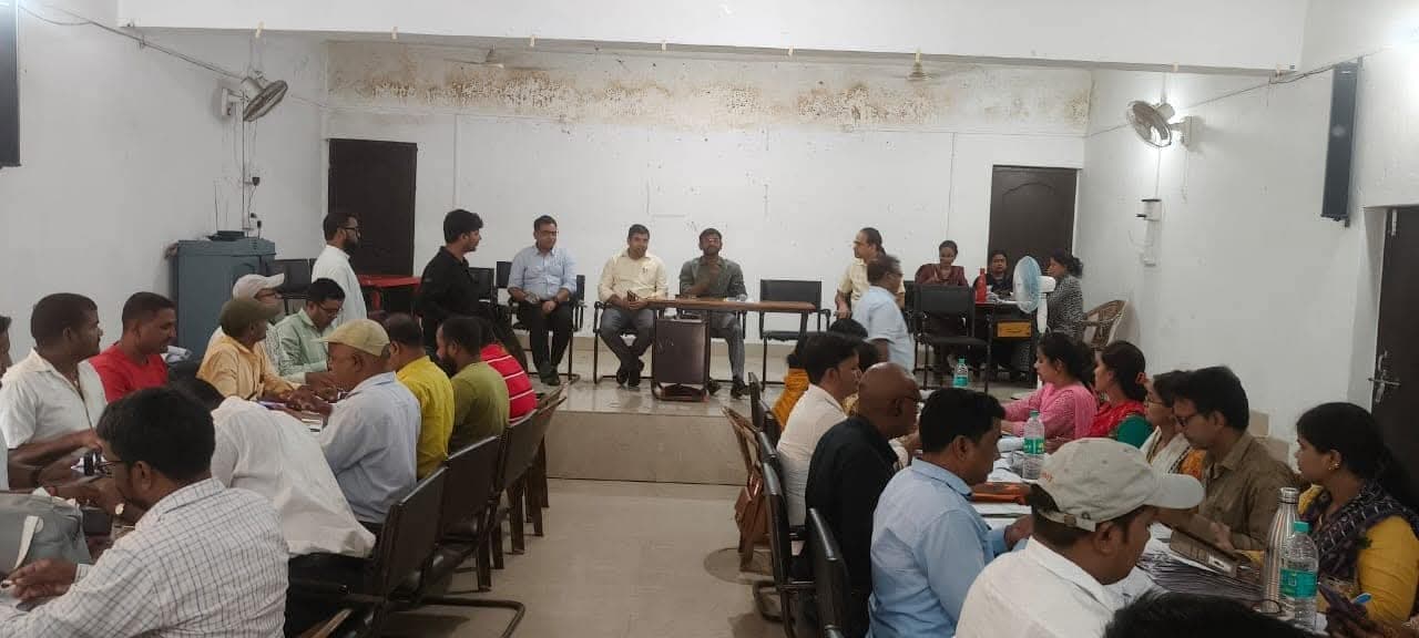 योग्य मतदाता छुटे नहीं, अयोग्य रहे नहीं : डीएम