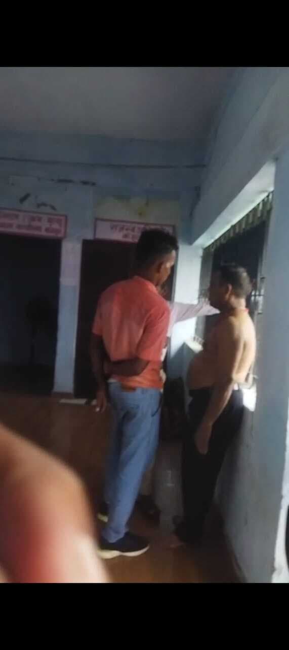 राजस्व कर्मचारी का अर्धनग्न वीडियो वायरल