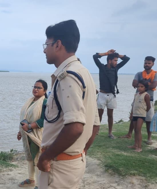 प्रशासनिक स्तर पर गंगा घाटों की सुरक्षा का लिया गया जायजा