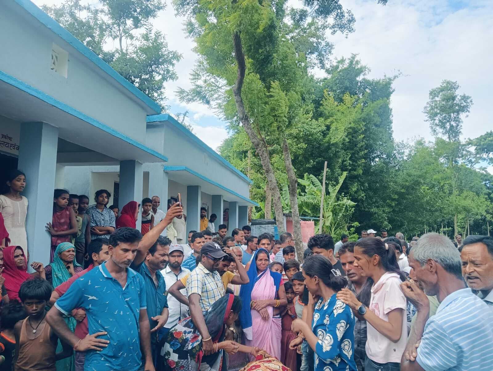 स्कूल का शौचालय ढहने से महिला कर्मी की मौत