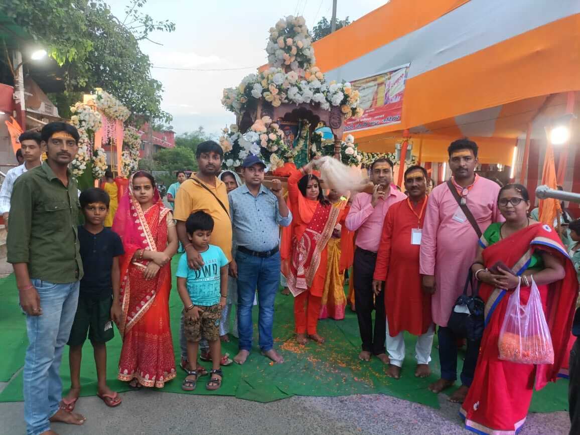 श्रद्धालुओं ने साईं बाबा की निकाली पालकी शोभायात्रा