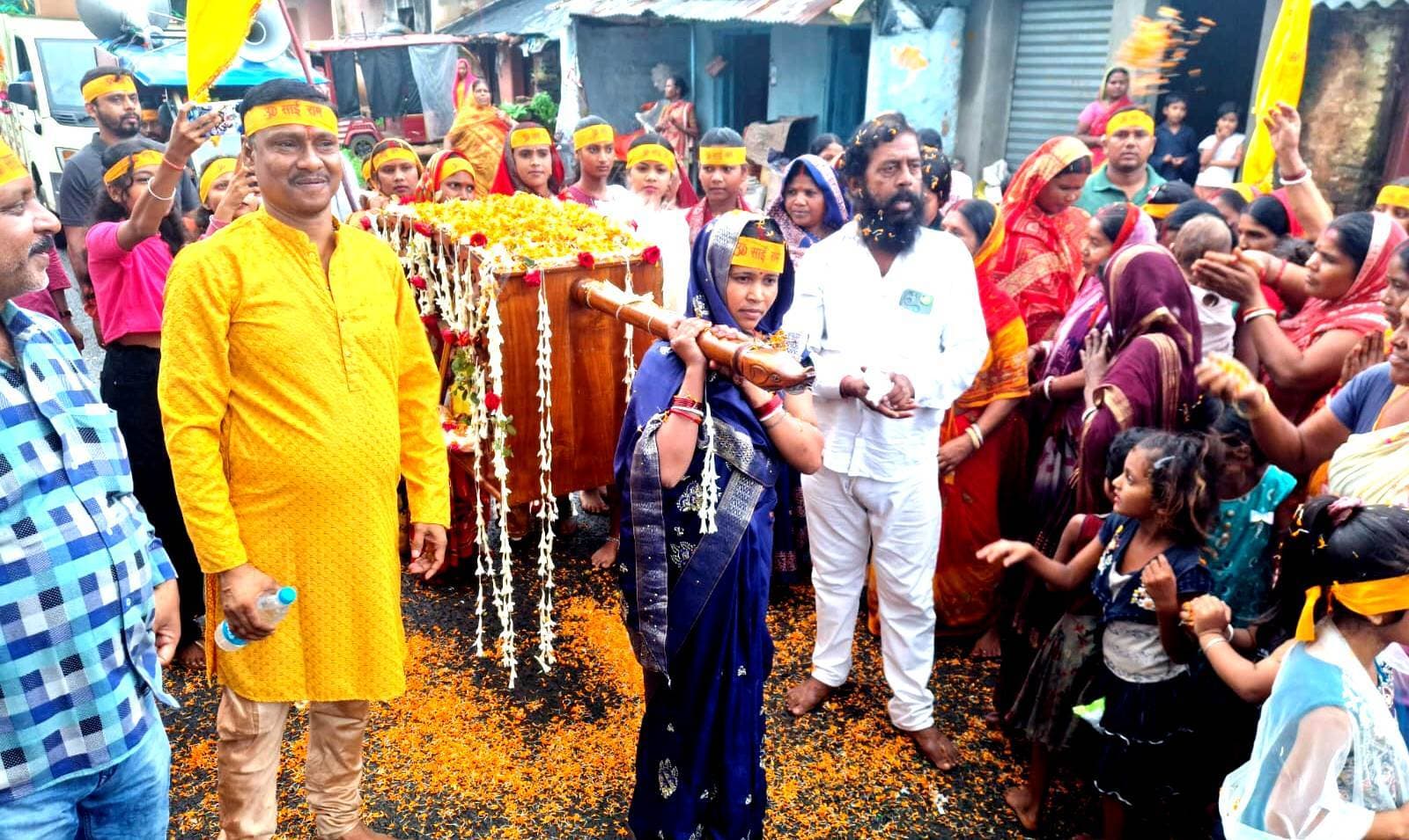 शिरडीधाम से निकली साईं बाबा की भव्य पालकी यात्रा