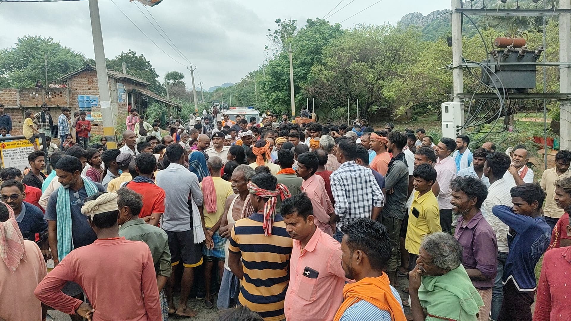 बाइक के धक्के से बुजुर्ग की मौत, सड़क जाम