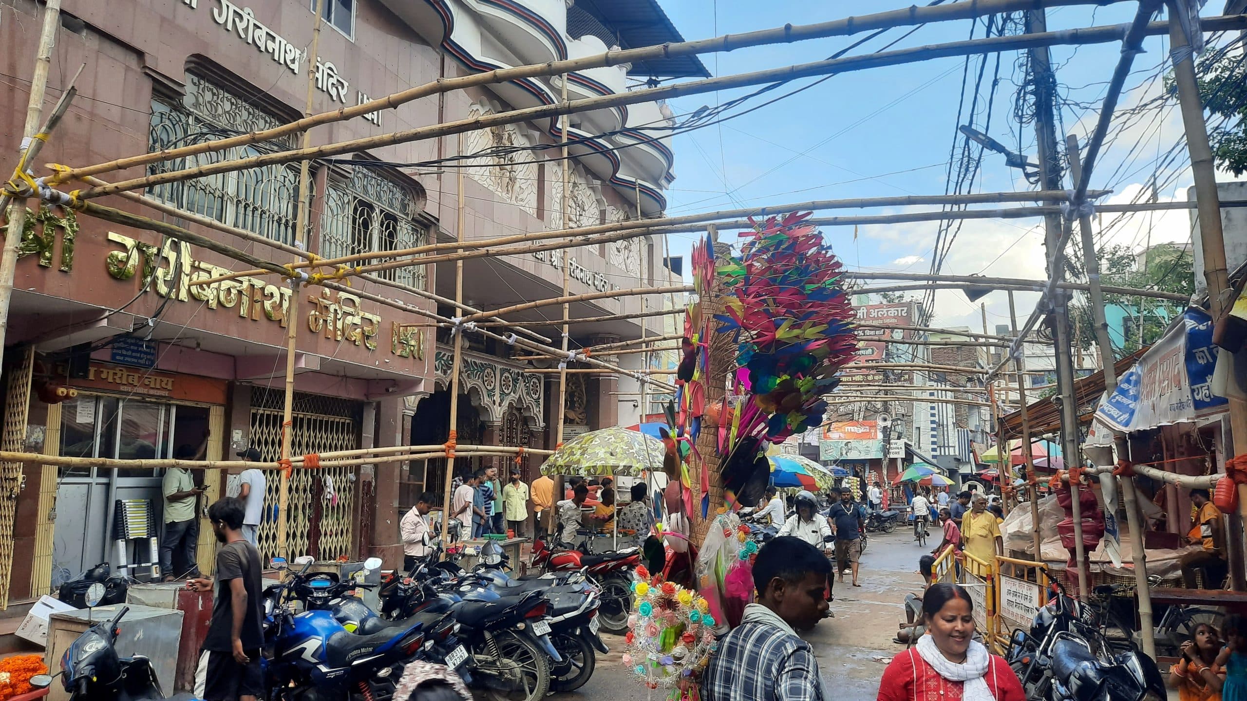 गरीबनाथ मंदिर में जलाभिषेक कर सुलतानगंज रवाना हुए कांवरिये