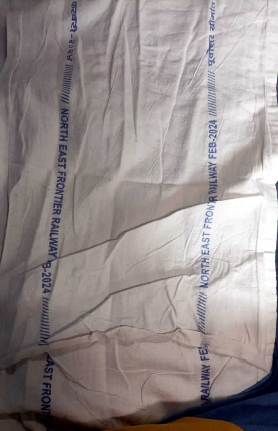 बिहार संपर्क क्रांति में गंदे बेडरोल पर एजेंसी पर लगा जुर्माना