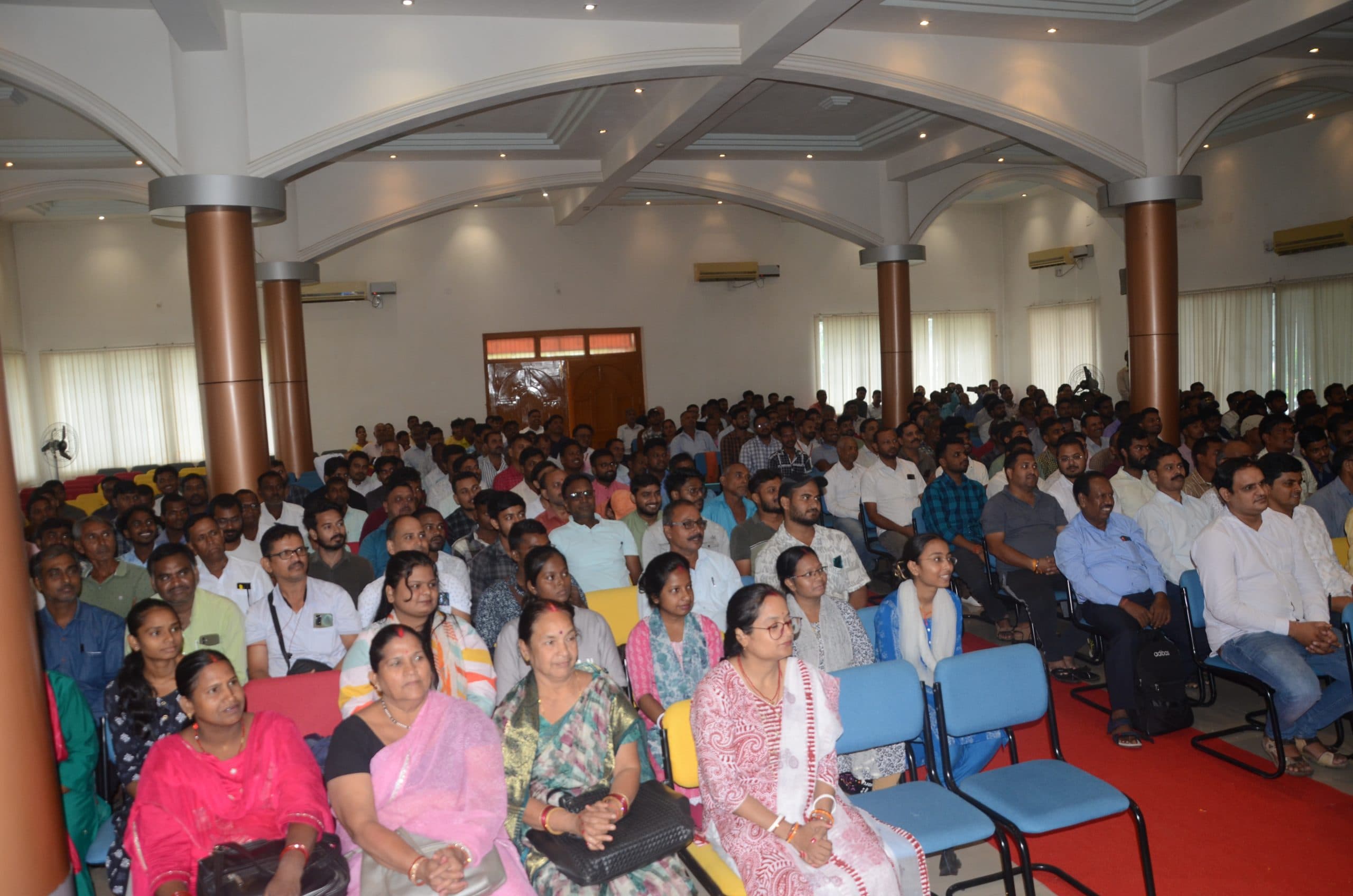 Deoghar News : डाक कर्मचारी कार्यों के प्रति रहें सजग, बेहतर सेवा से बनेगी पहचान : पीएमजी