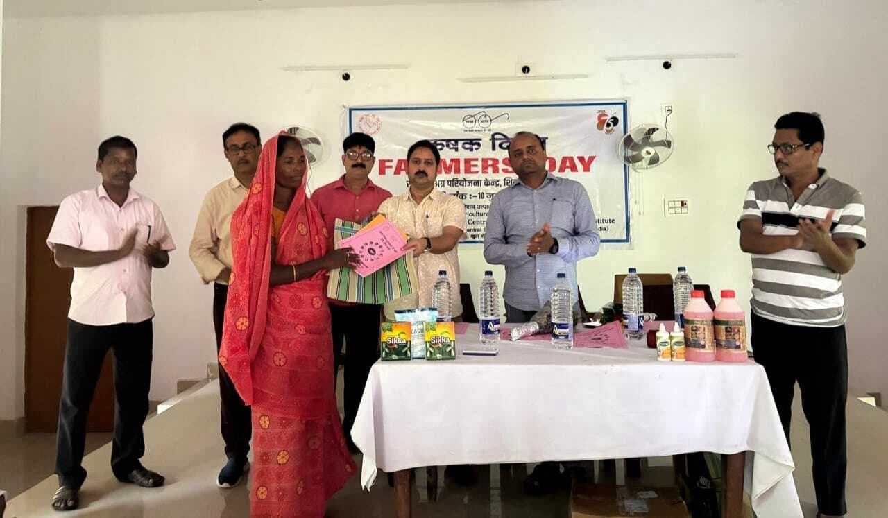 तसर कीटपालकों को दी गयी तकनीकी जानकारी