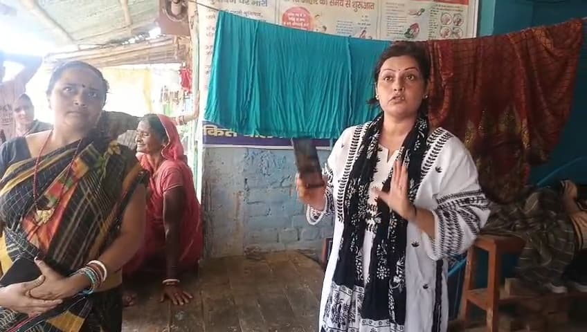 प्रेमी को ढूंढने 12 00 किमी दूर सोनीपत से गरही आयी प्रेमिका