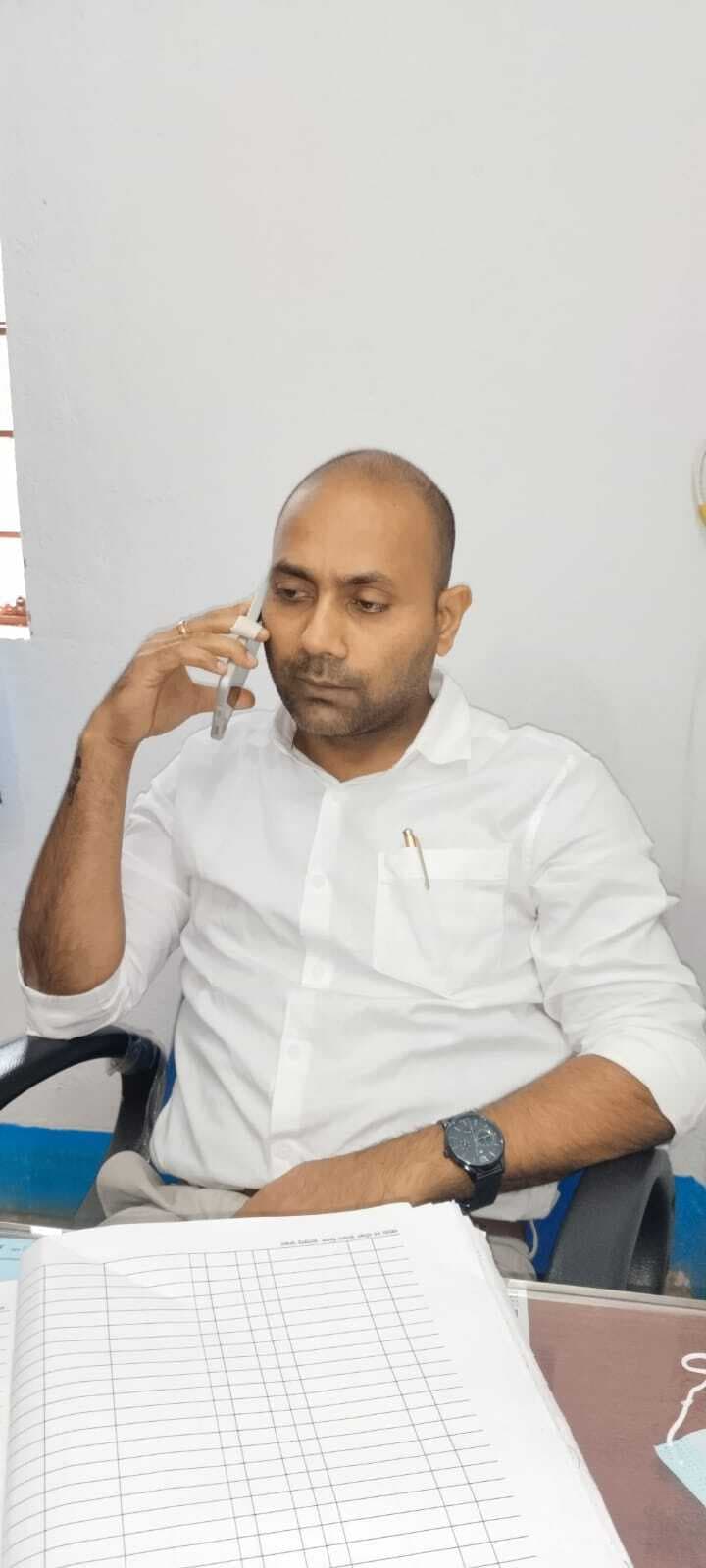 हेल्थ काउंसेलिंग : मोबाइल-टीवी से बच्चों में बढ़ रही कमर दर्द की परेशानी: डॉ रविजीत