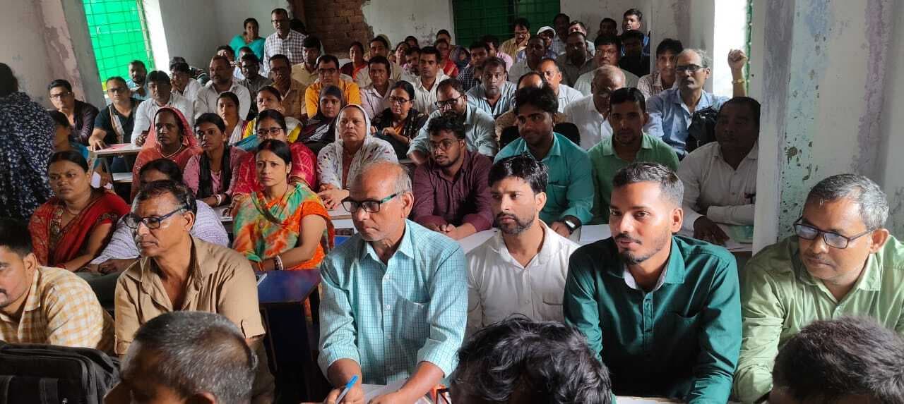 विद्यालय प्रधान ट्रांसफर होकर आये शिक्षकों का विवरण