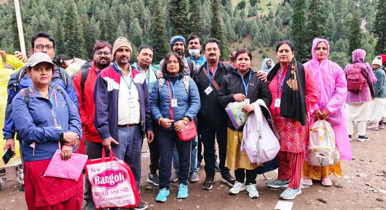 Madhubani News : मधुबनी के 51 श्रद्धालुओं ने बाबा अमरनाथ का किया दर्शन