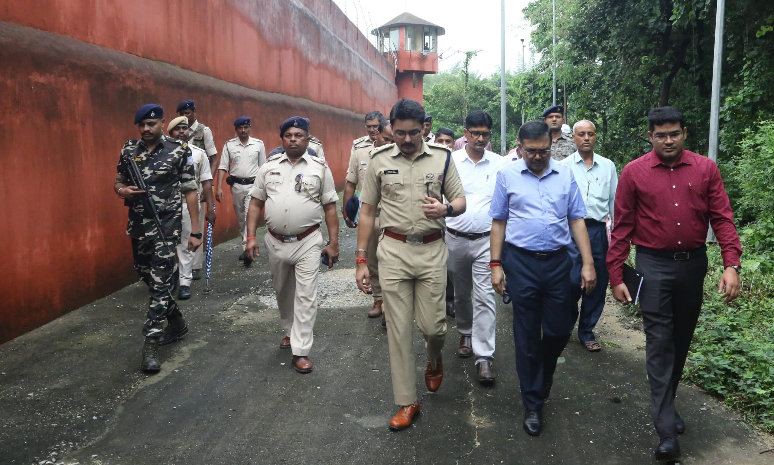 Bokaro News : मंडलकारा के समीप अतिक्रमण हटाकर बनायें चहारदीवारी : उपायुक्त