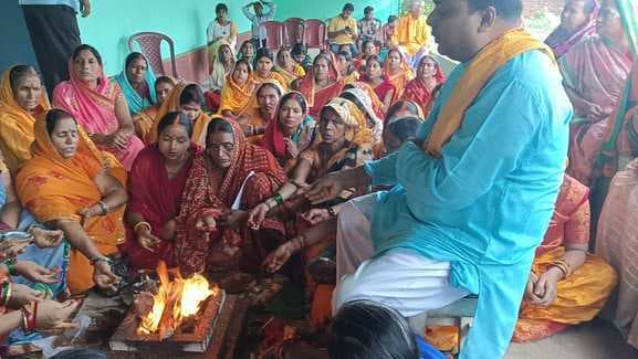 शांति, समृद्धि और आध्यात्मिक जागरण के लिए दी गयी यज्ञ में आहुतियां