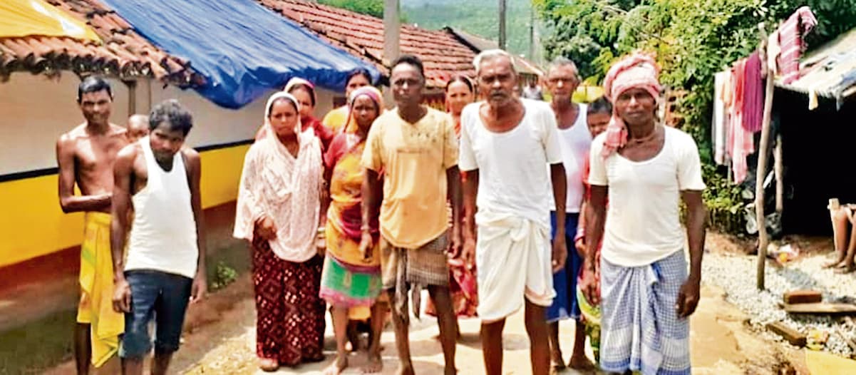 East Singhbhum News : चेकाम के 68 परिवार को नहीं मिला आवास, तिरपाल टांग रहने को मजबूर