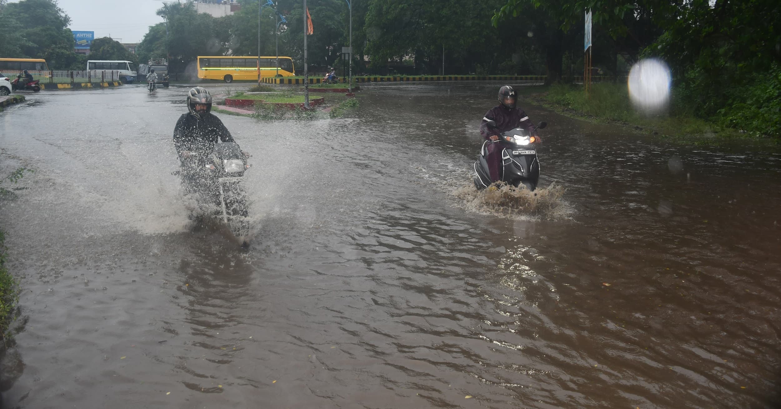 Bokaro News : बोकारो बना वेनिस, शहर से लेकर गांव तक जलमग्न