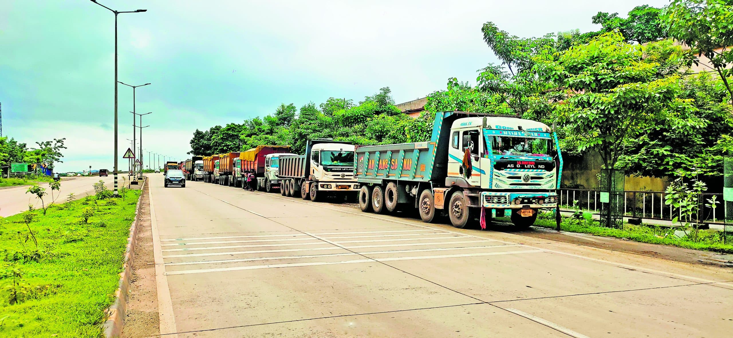 Rourkela News: ड्राइवर महासंघ के आंदोलन का दिखने लगा है असर, शहर में यातायात सेवाएं ठप, पेट्रोल व डीजल की भी किल्लत