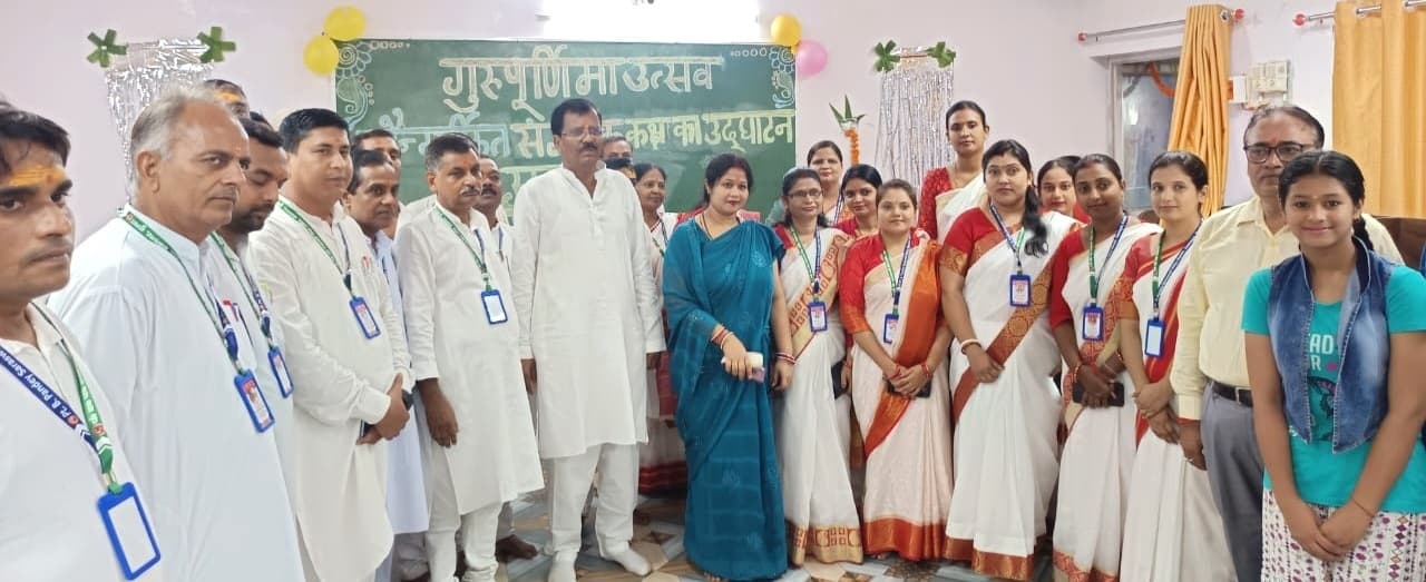 Bokaro News : पंडित बागेश्वरी पांडेय सरस्वती विद्या मंदिर में गुरु उत्सव