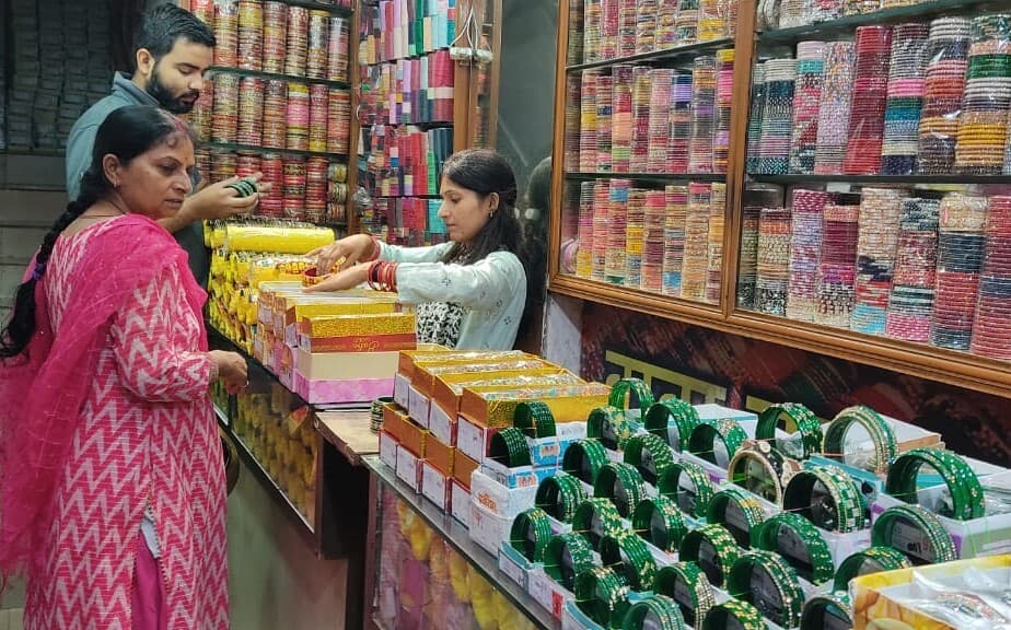 Ranchi News : सावन महोत्सव : झूले, गीत और सिंधारा ने बांधा समां