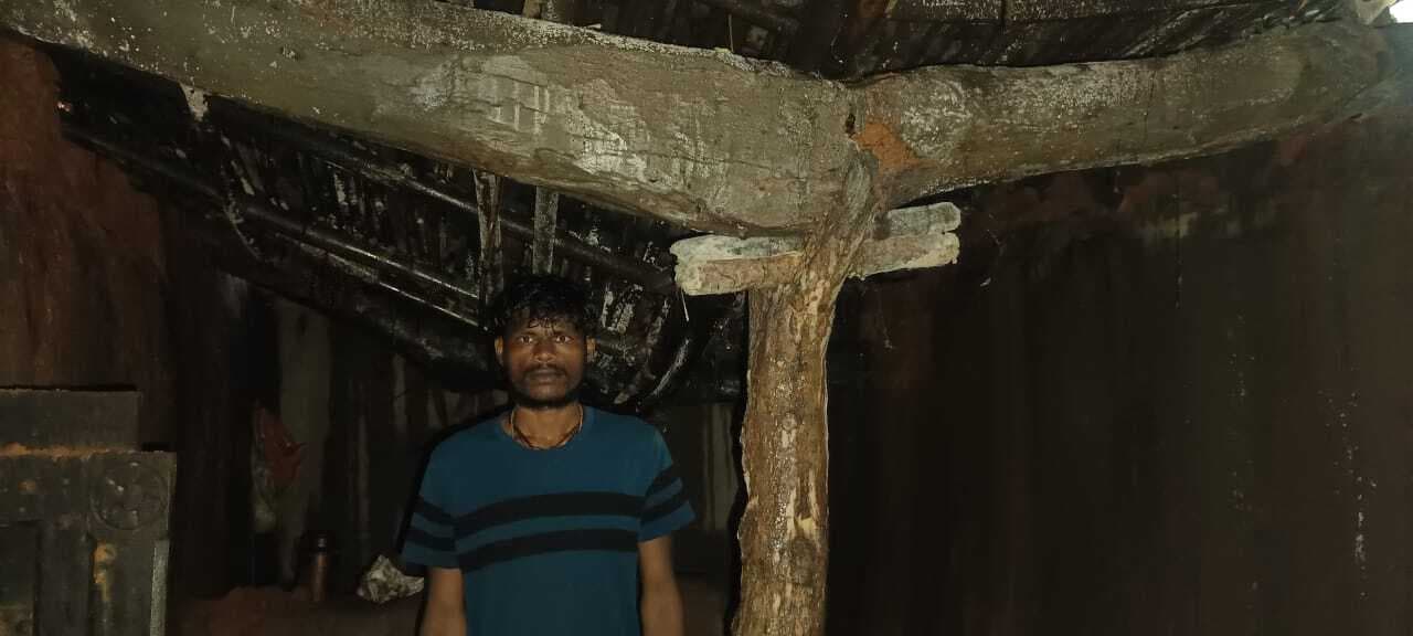 Dhanbad News : पोचरी में बारिश से भरभरा कर गिरा घर