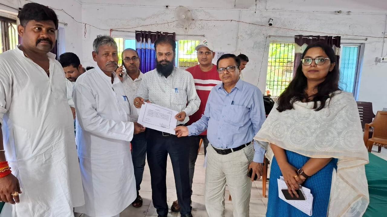 अमीलौना पंचायत के मुखिया बने दिनेश