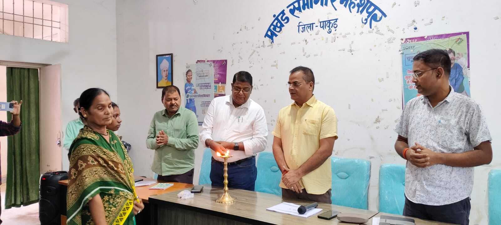 विशेष पुनरीक्षण को लेकर बीएलओ को दिया प्रशिक्षण