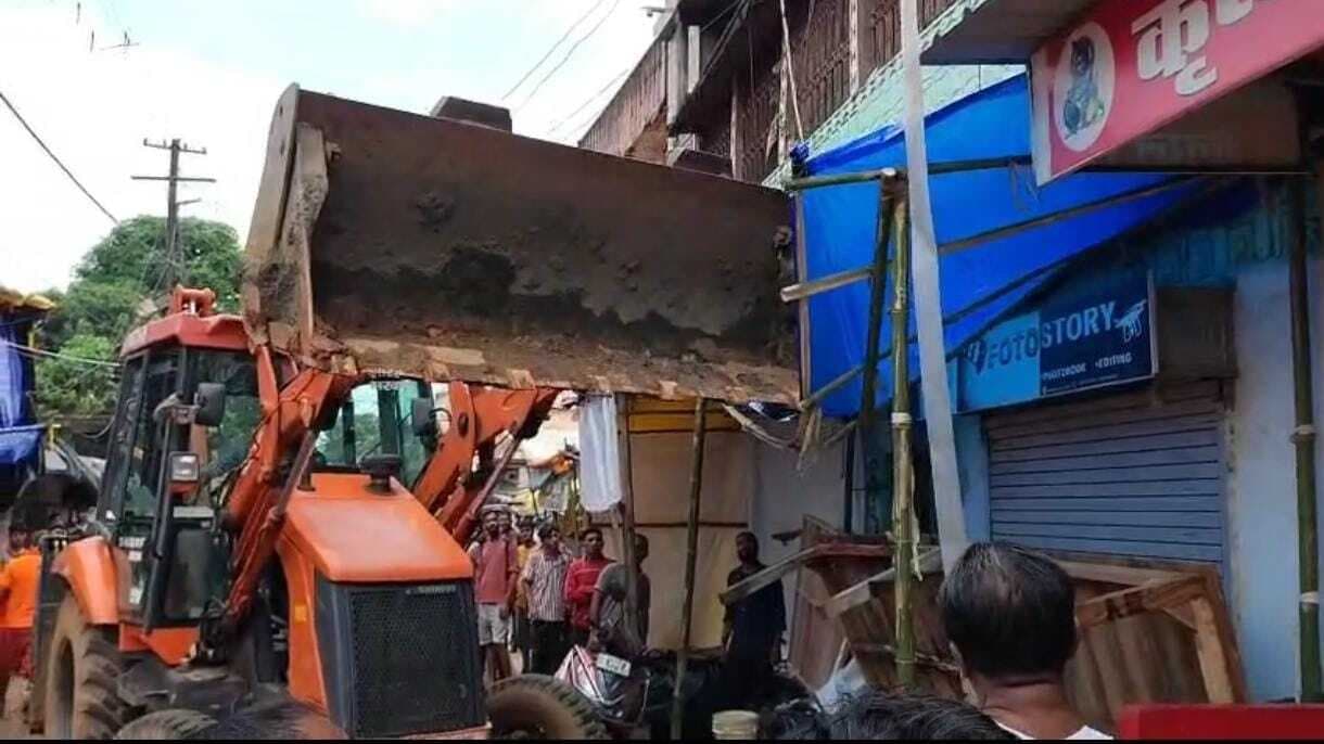 श्रावणी मेले के पहले दिन अतिक्रमणकारियों पर चला बुलडोजर