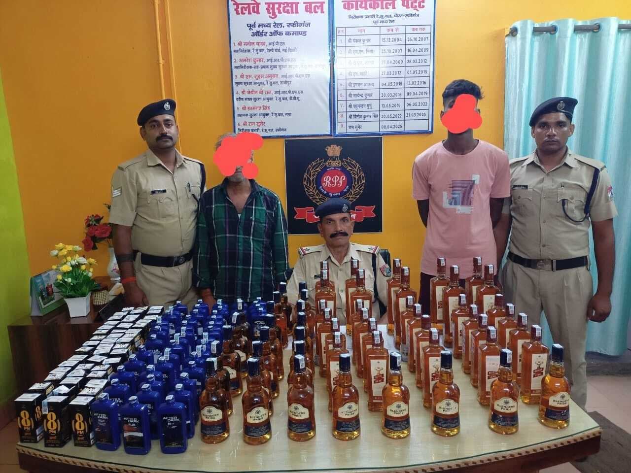 विदेशी शराब के साथ रफीगंज के दो युवक गिरफ्तार