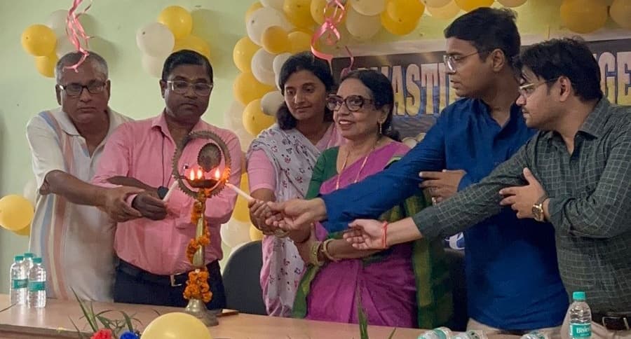 Samastipur News:फेयरवेल पार्टी में रंगारंग सांस्कृतिक कार्यक्रमों से बांधा समां