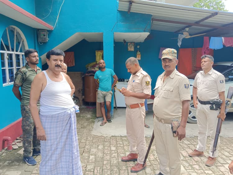 शिक्षक के घर में चोरी का असफल प्रयास