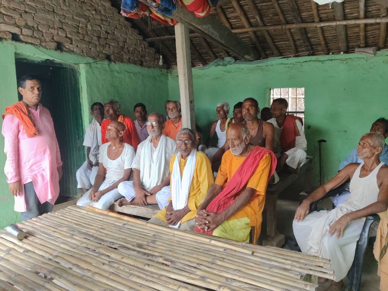 हम दो हमारे दो का अभियान चलाकर लोगों को करें जागरूक