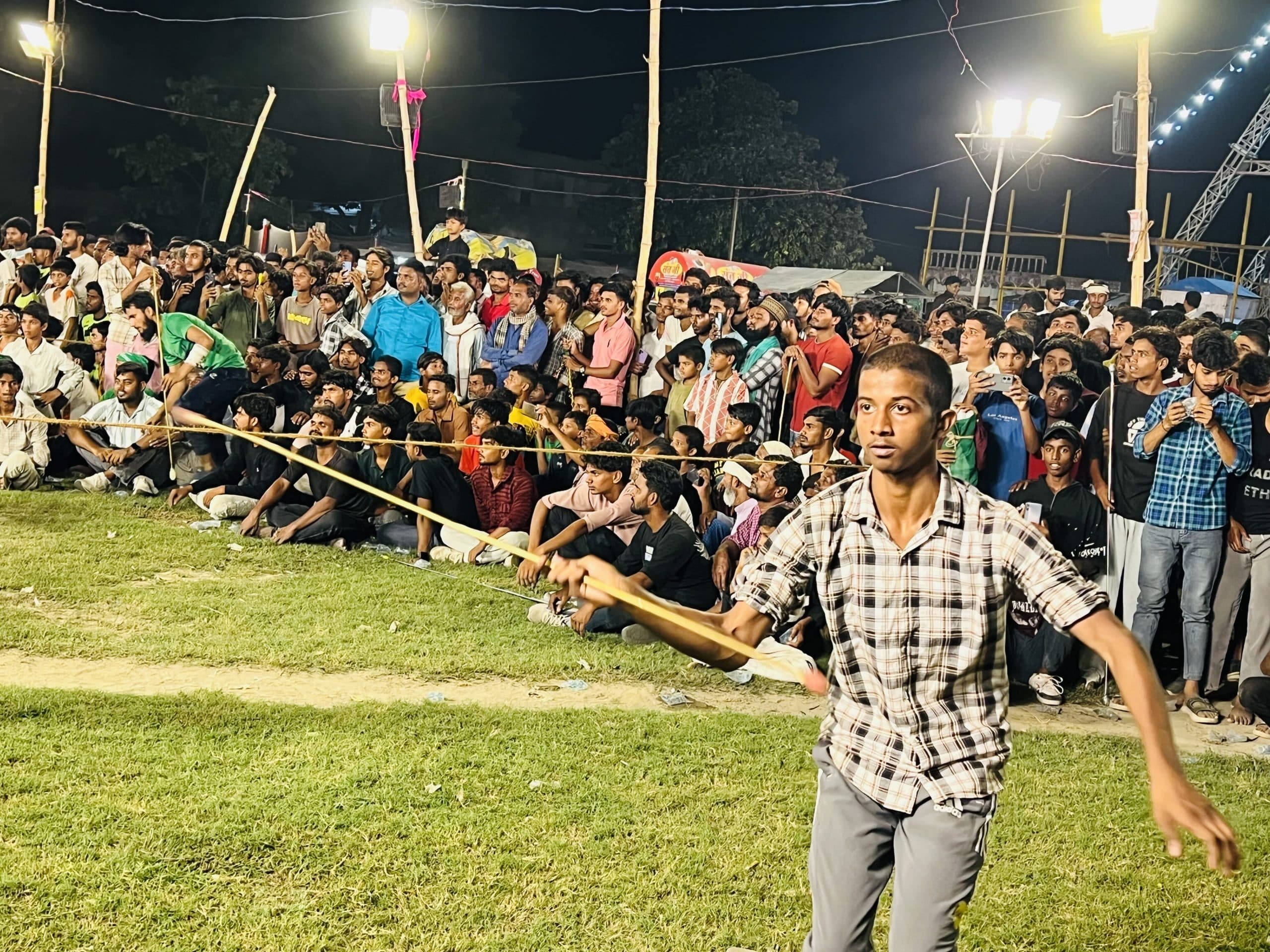 फुलवरिया में ऐतिहासिक तीजा मेला संपन्न, गदका और अग्निबाजी ने मोहा मन