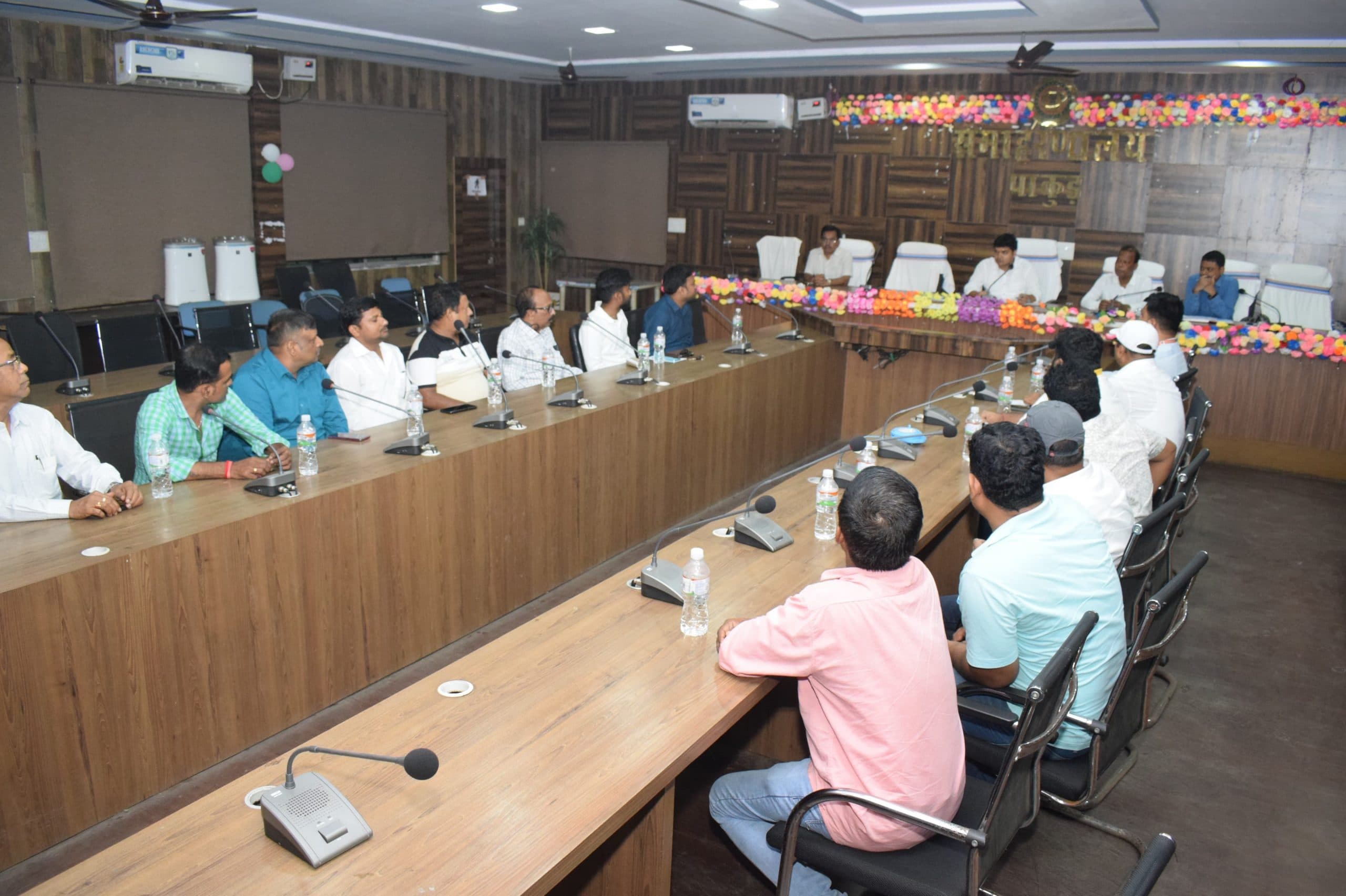 उज्ज्वला योजना, गैस वितरण व पेट्रोल पंप संचालन को लेकर डीसी ने की समीक्षा