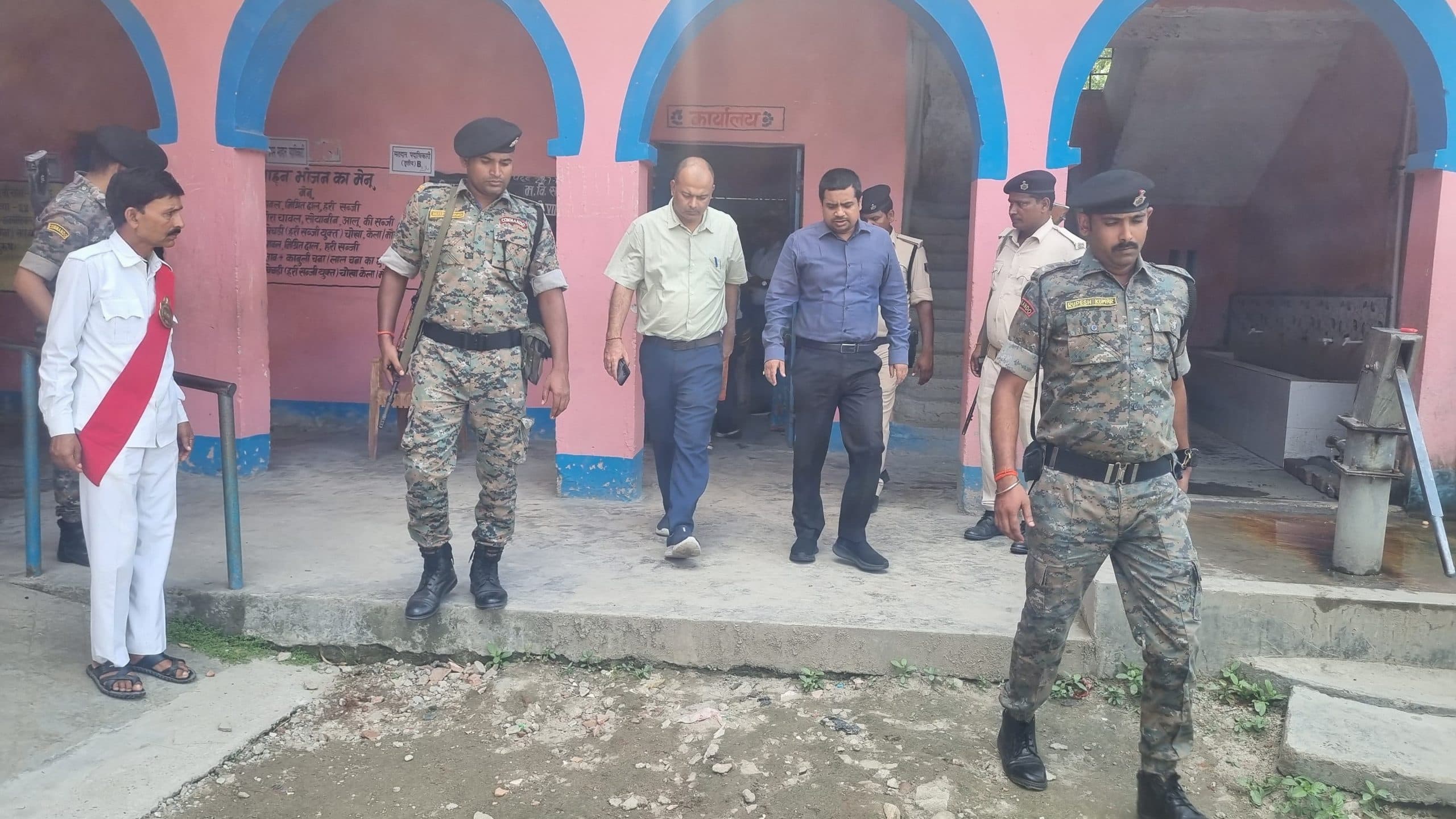 मतदाता पुनरीक्षण कार्य की डीएम ने की समीक्षा