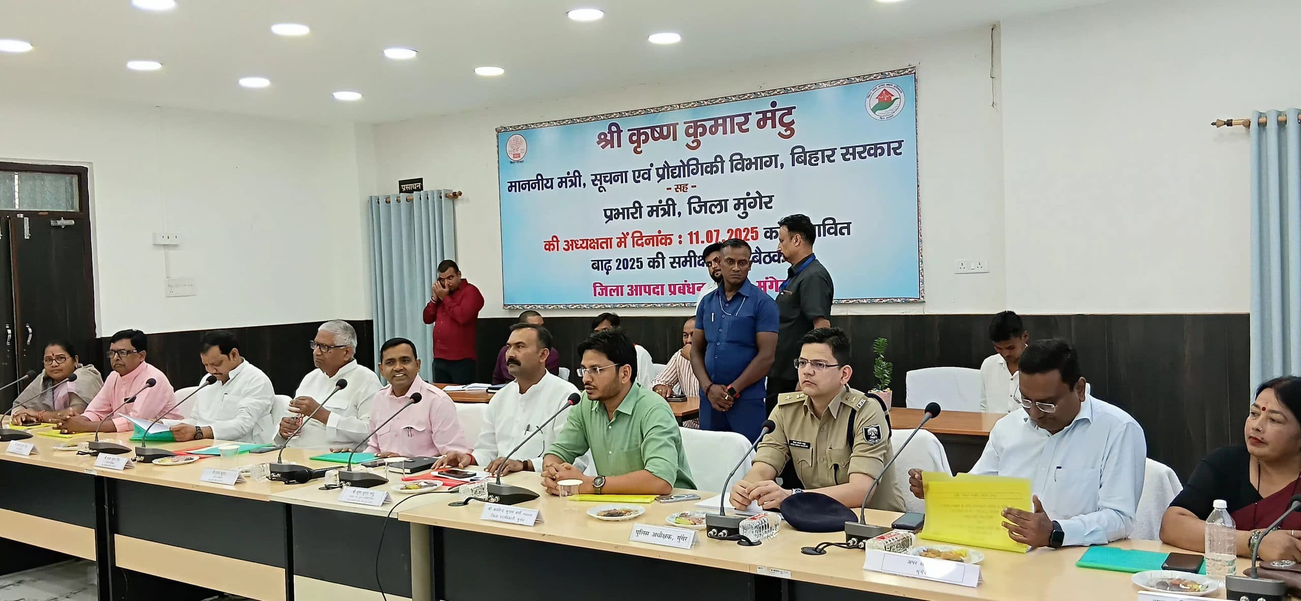 पिछले वर्ष बाढ़ के दौरान हुई त्रुटियों को दोहराया नहीं जाये, पदाधिकारी रखे इसका ख्याल : प्रभारी मंत्री