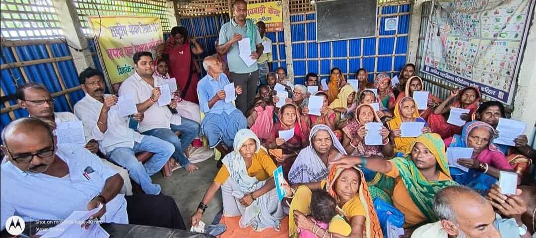 मुख्यमंत्री पेंशन योजना की बढ़ी हुई किश्त बांटी