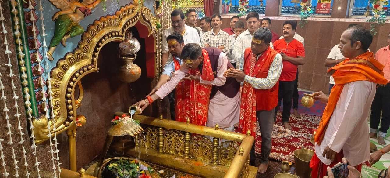 केंद्रीय रक्षा राज्यमंत्री ने आम्रेश्वर धाम में श्रावणी मेले का किया उदघाटन