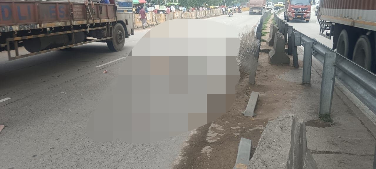 कुदरा ओवरब्रिज के पास बेलगाम टैंकर ने शिक्षिका को रौंदा, मौत