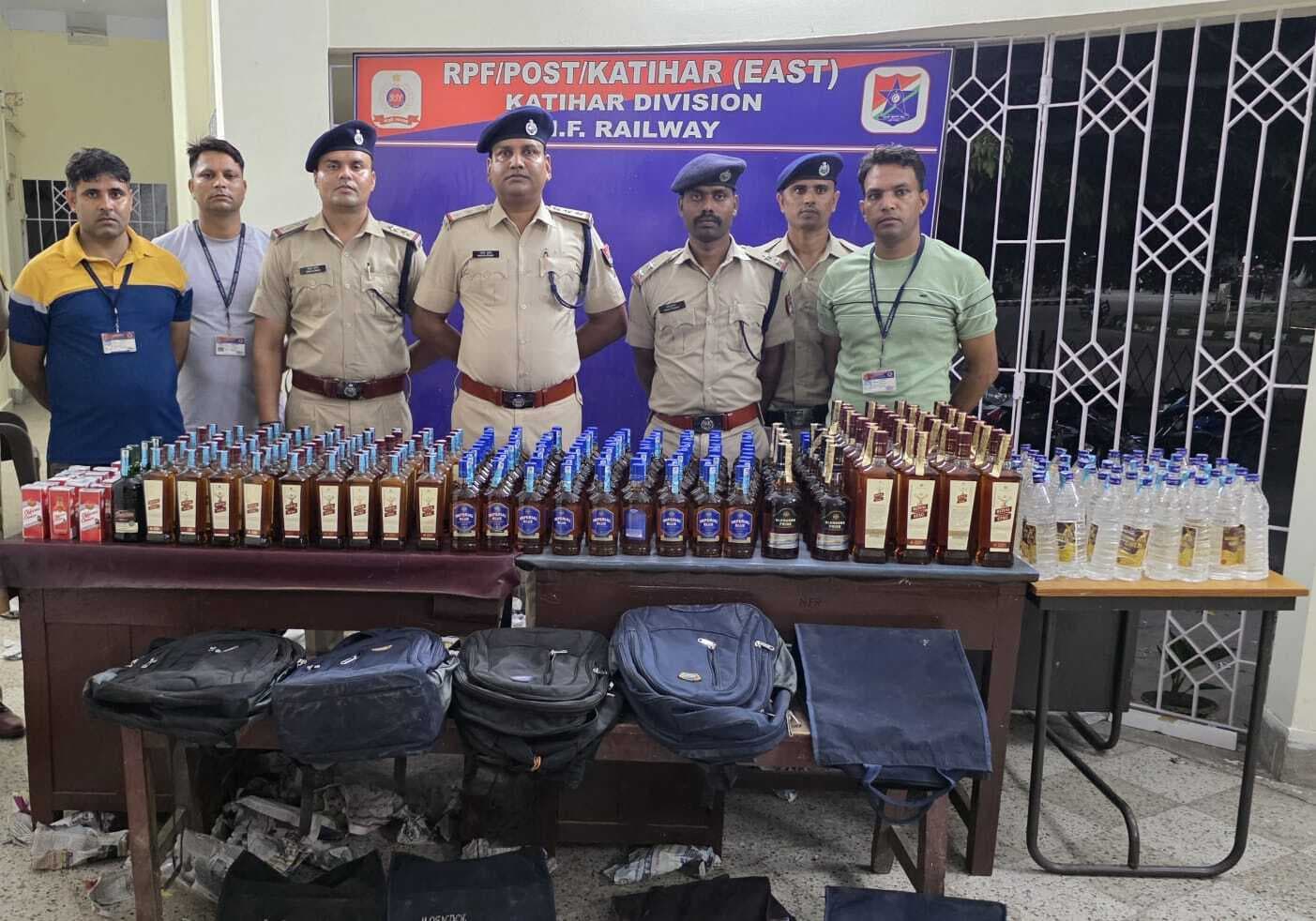 ड्रोन के सहयोग से आरपीएफ ने ट्रेन से 126 लीटर शराब किया बरामद