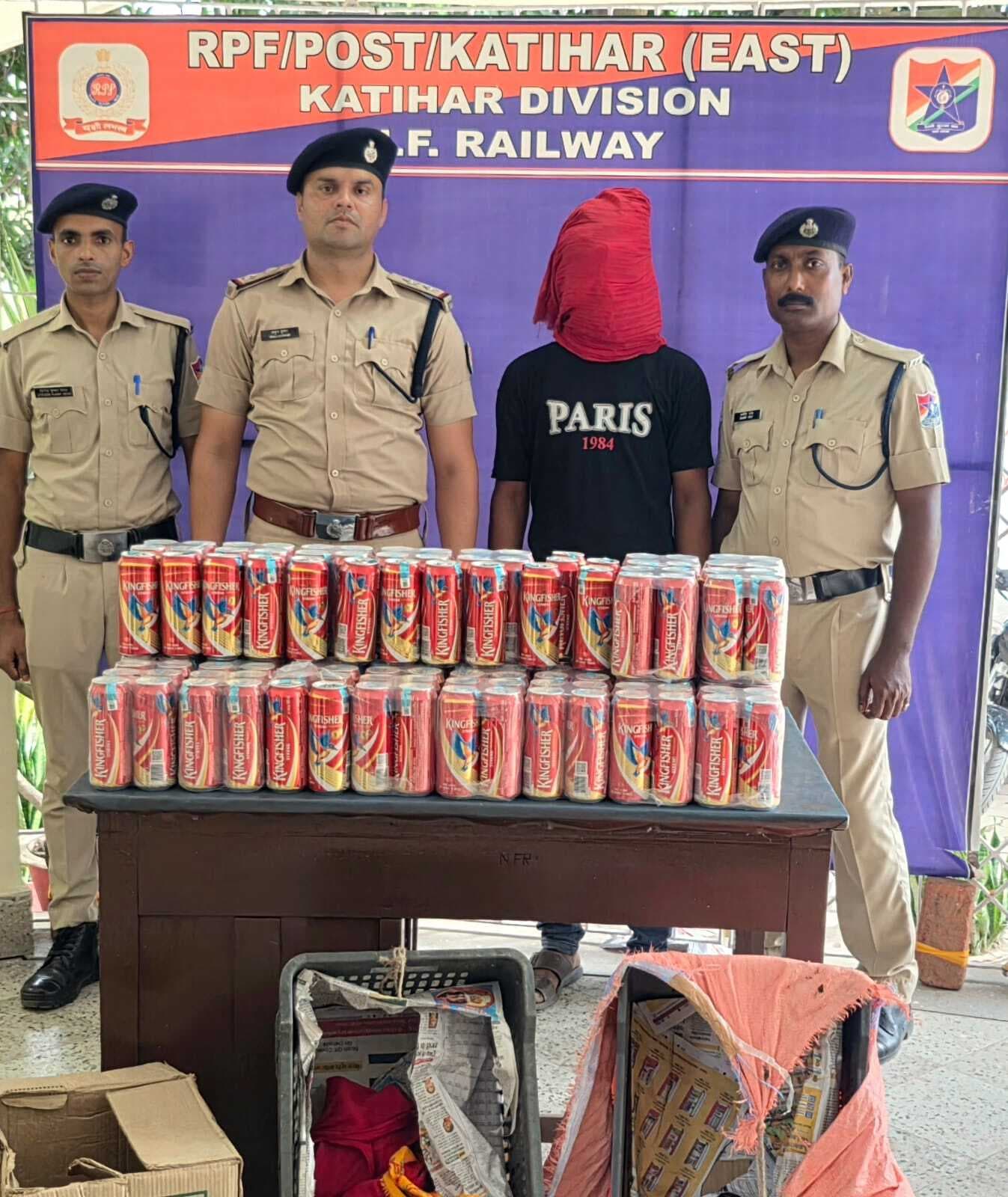 74 लीटर शराब के साथ तस्कर गिरफ्तार