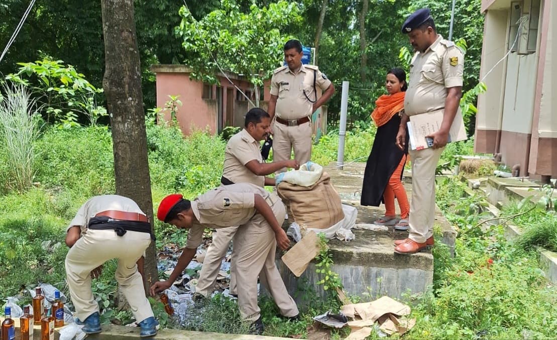 तीन कांडों में जब्त 40.775 लीटर शराब किया नष्ट