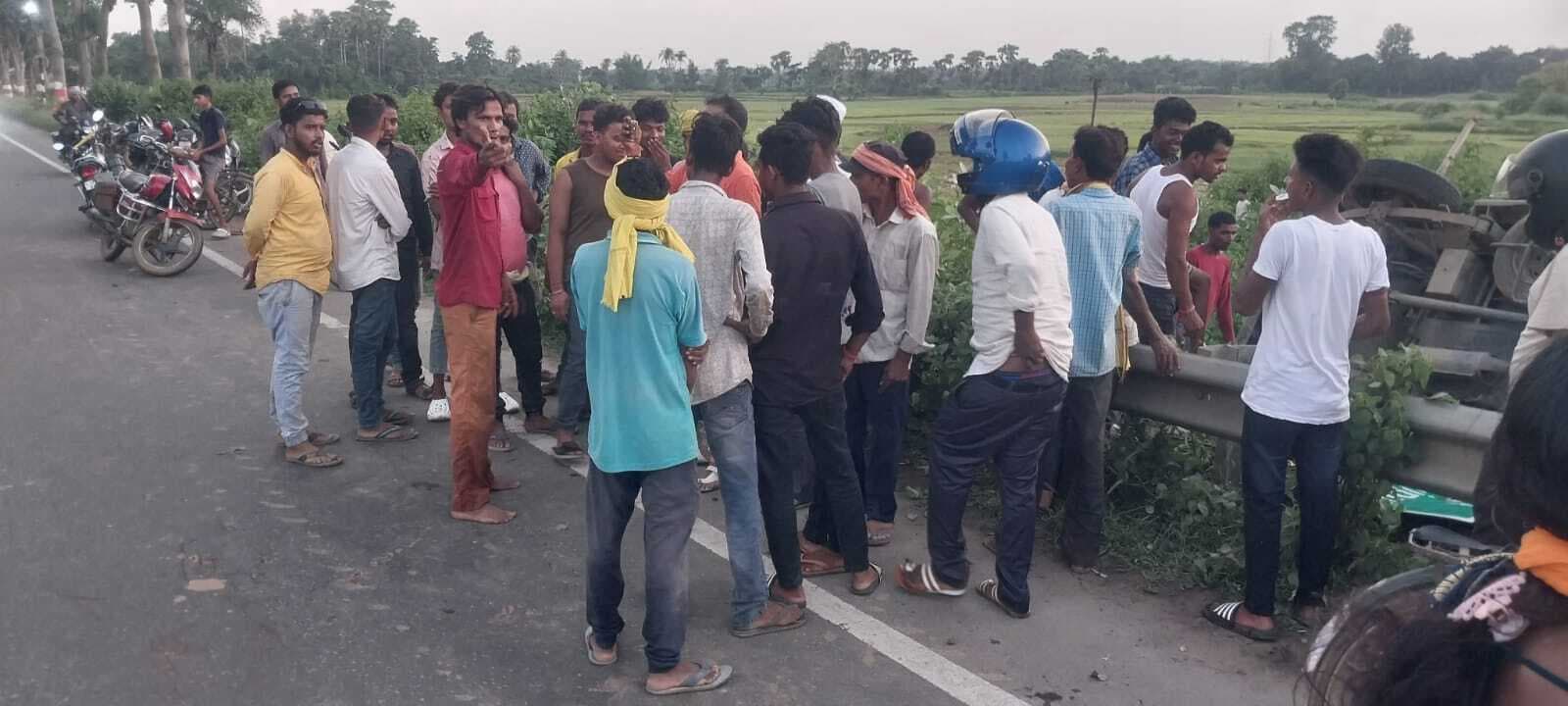 हादसा : खासिया के पास तेज रफ्तार कार पलटी, कोई हताहत नहीं