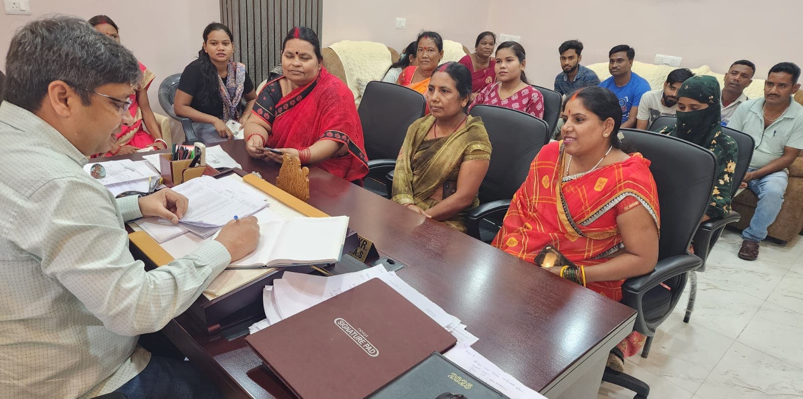 समस्याओं के निराकरण को लेकर की कार्रवाई