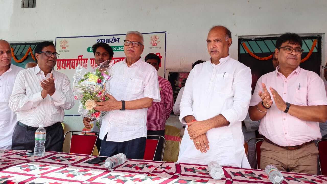 कोंच में खेल प्रतियोगिता का उद्घाटन, विजेताओं को सम्मानित किया गया